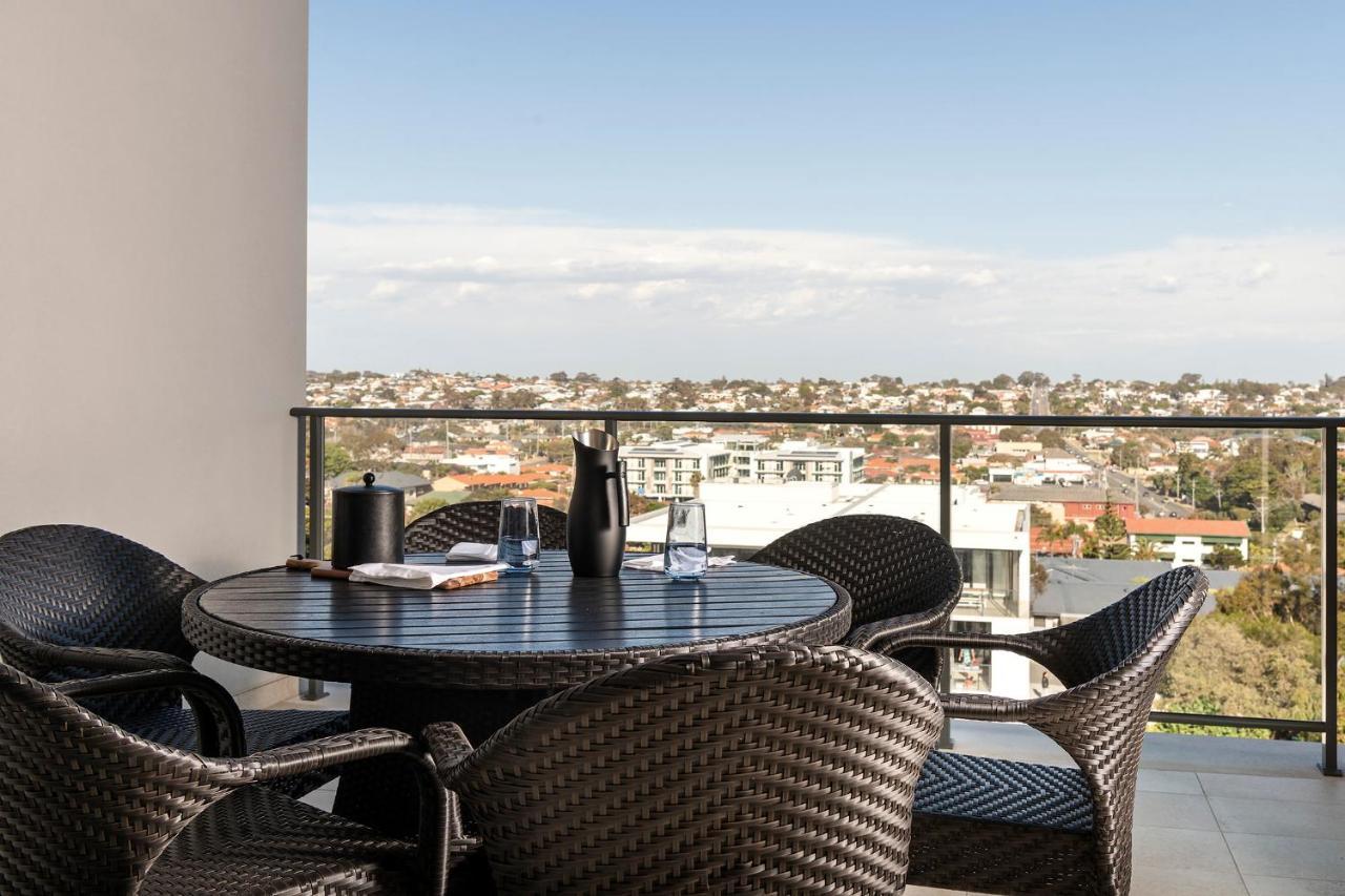 Ramada By Wyndham Vetroblu Scarborough Beach Perth Bagian luar foto